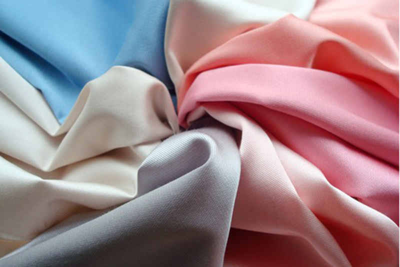 What are the advantages and disadvantages of polyester fabric